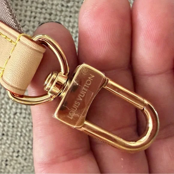 Louis Vuitton Bandouliere Strap for speedy 20. - Picture 9 of 11